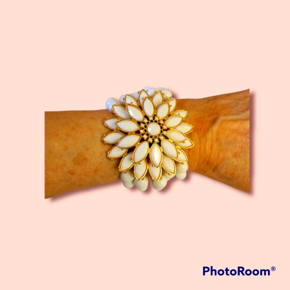 Tasha flower bracelet